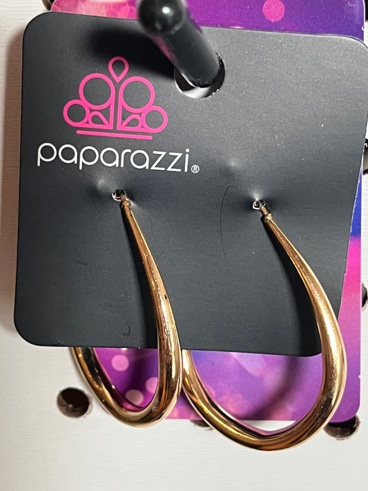 Curve Your Appetite Paparazzi Earrings Gold